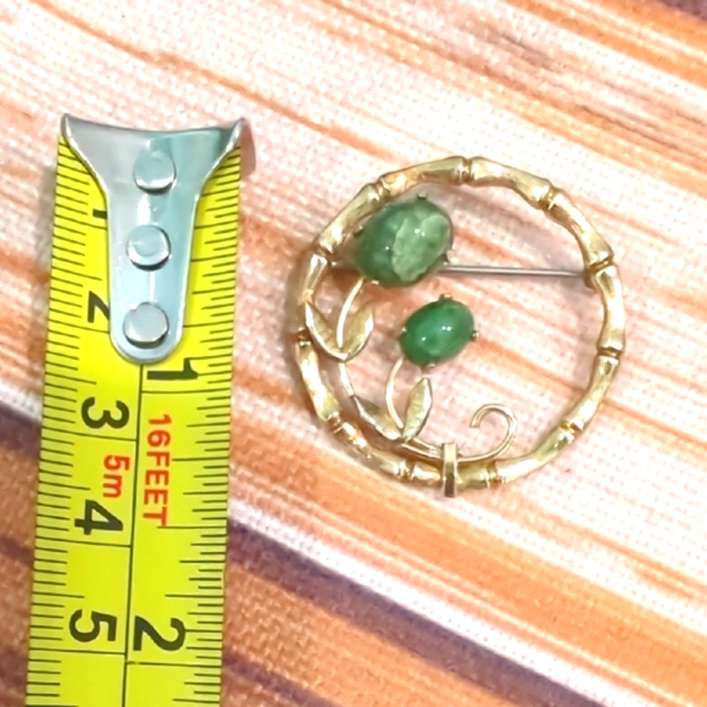 Vintage "KREMENTZ",1950's "Jade and Gold" Wreath Style Brooch - Picture 4 of 4